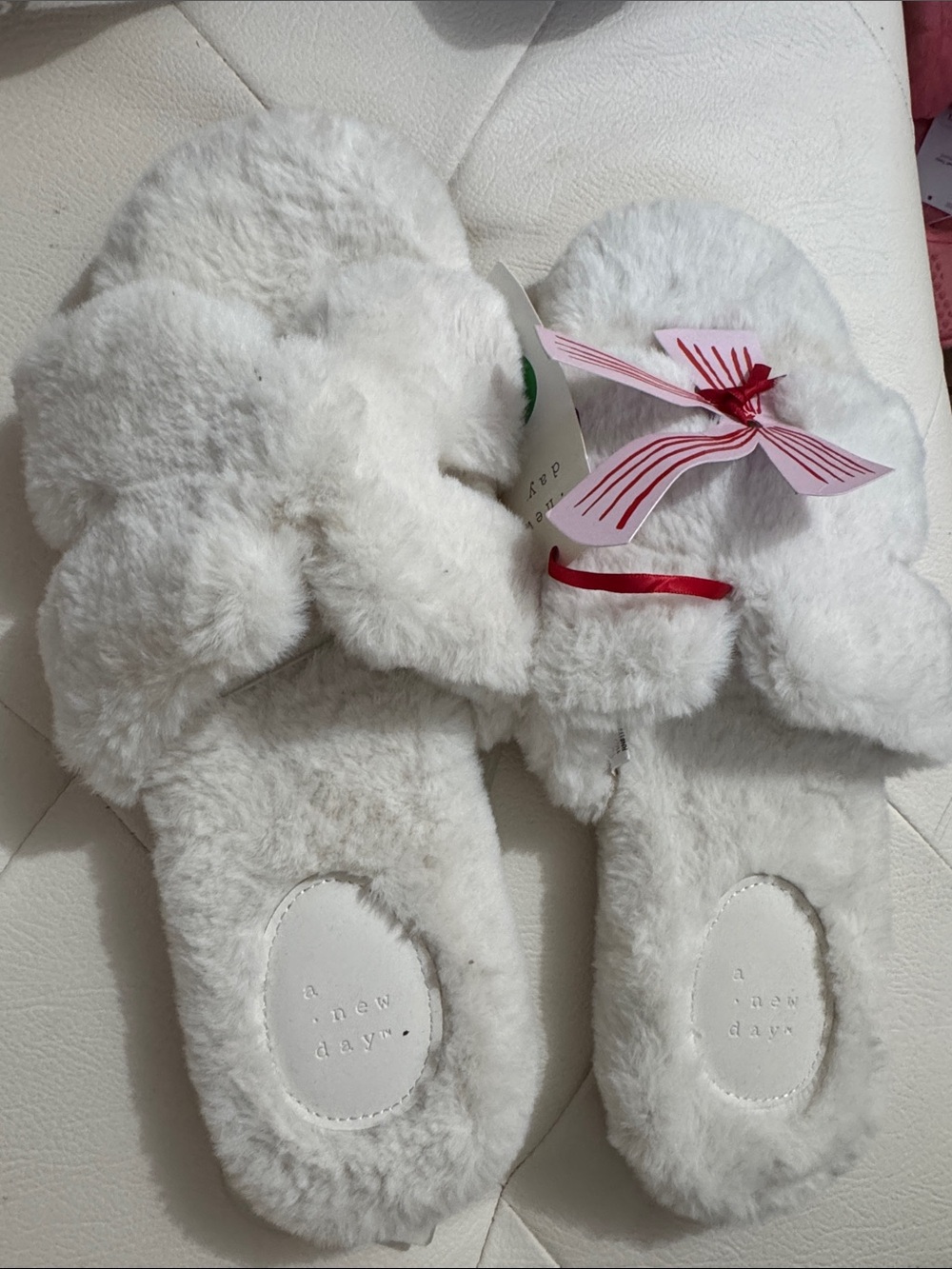 Plush White Women's Slip-On Slippers with Decorative Bow